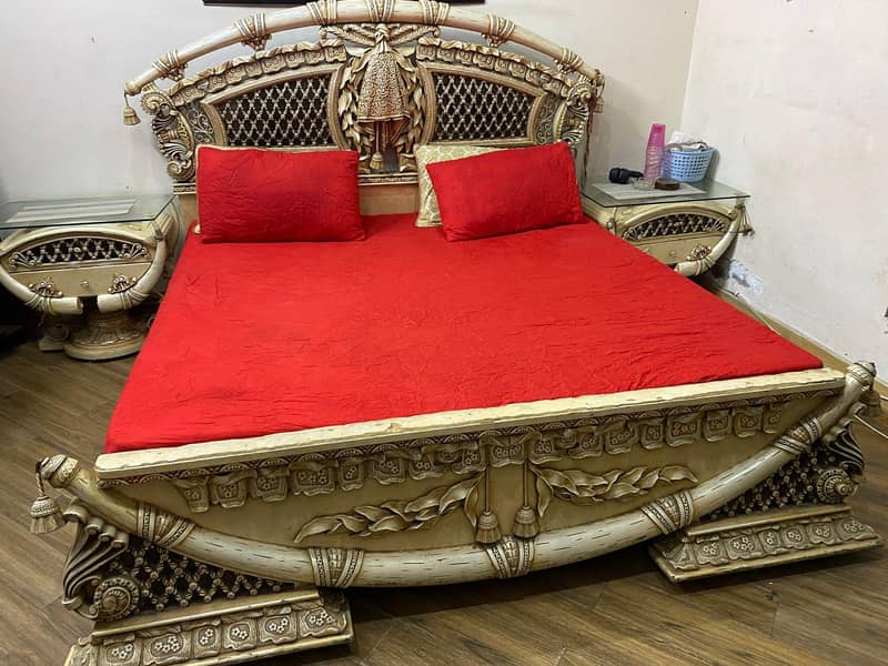 bed with side tables 0