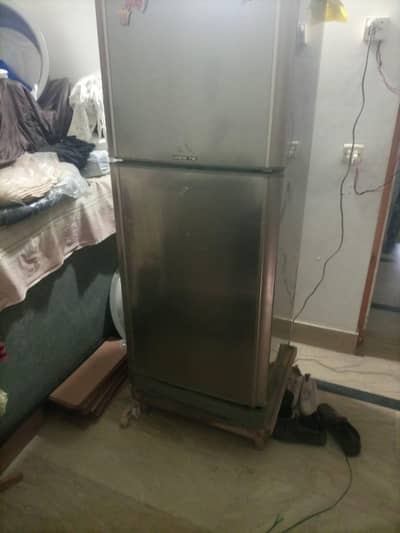 PEL ki fridge ha 10/9 condition ha working good sirf inverter Nahi ha.