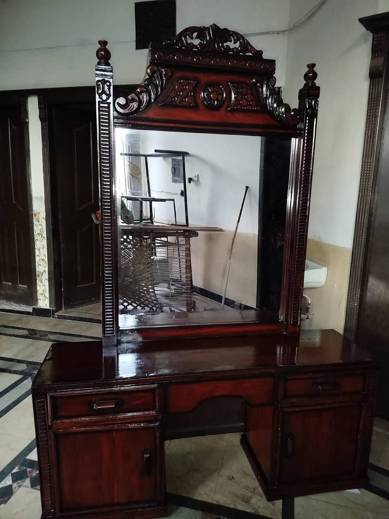 Dressing Table Good condition 0