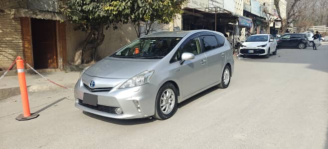 Toyota Prius Alpha S 2013 – Luxury Hybrid MPV