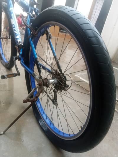 Giant monster tyre cycle blue color 2025 model