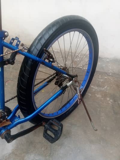 Giant monster tyre cycle blue color 2025 model