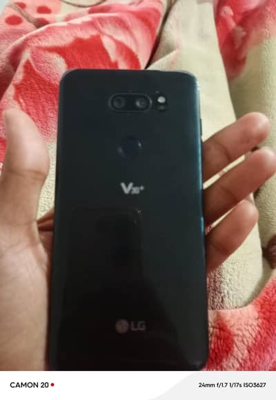 LG v30 plus