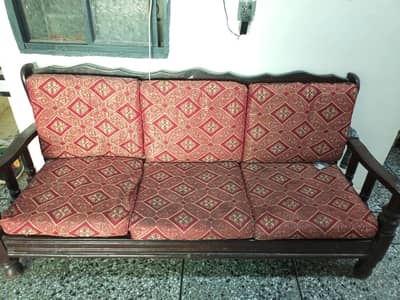 5 seater sofa in good condition selling pure 03072303741 Whatsapp nmb