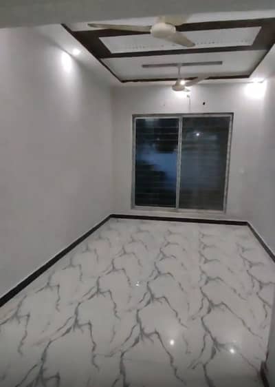 1 Kanal Upper Portion With Parking And Gas