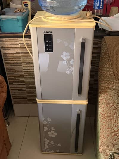 Esquire water dispenser hot and cool with working fridge