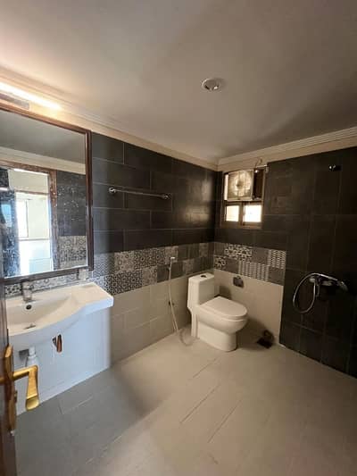 3 Bed DD Flat G+9 Building Askari 5 Sector F