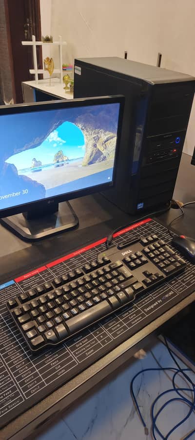 Desktop Computer with LG Monitor – Complete Set