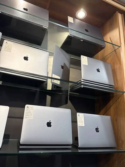 apple Macbook M1 pro | 13 inch | 8GB / 256GB