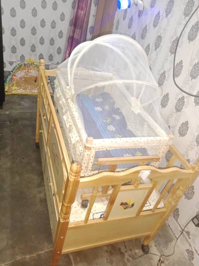 baby cot is very good condition
