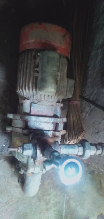 mmotor water pump urgent sale original condition 03006812932