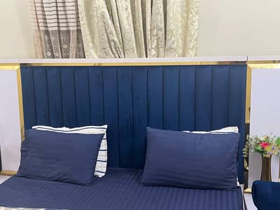 Gloss bed/3 door cupboard