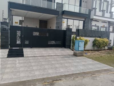 Prime Location 10 Marla House for Sale DHA Phase 7 Y Block 5 Crore