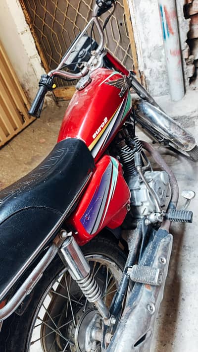 Honda 125 2013 Model red Colour