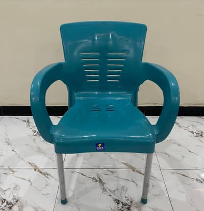 Selling 4 chairs Set - Lightly Used, excellent condition