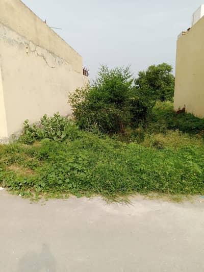 3 Marla Pair Is Available In Eden Garden With Facing Park.