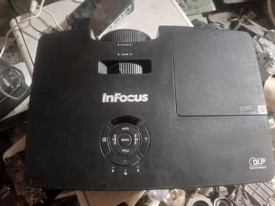 INfocus HDMI projector only 100 hours used with