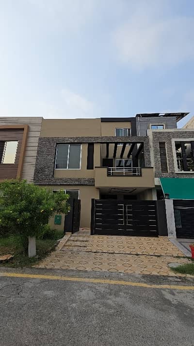 5 Marla Used House Available For Sale