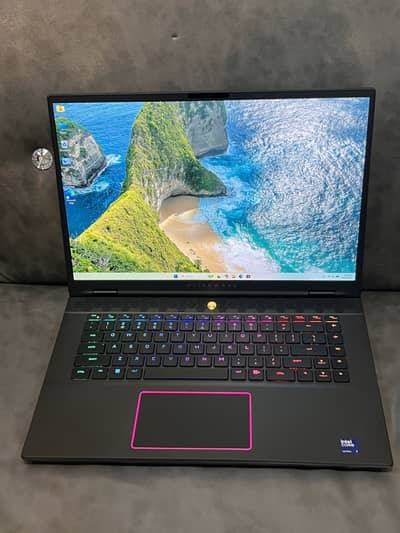 Dell Alienware m16 R2 ultra 7 16GB 1TB Rtx 4070 8GB