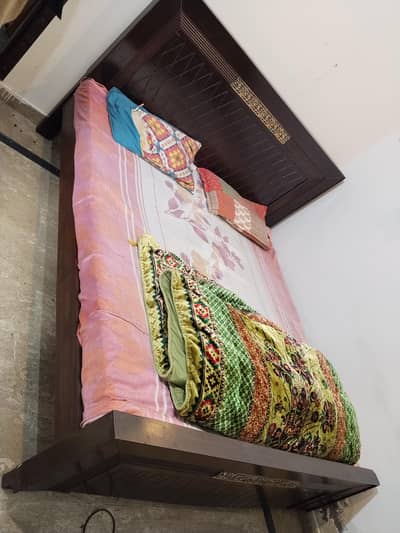 wooden bed with 4 inch diamond matress