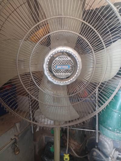 Parwaz Pedestal fan for sale