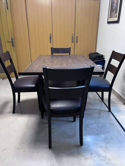 Habitt Dining Table
