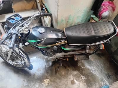 I am selling  Honda 125 Urgently