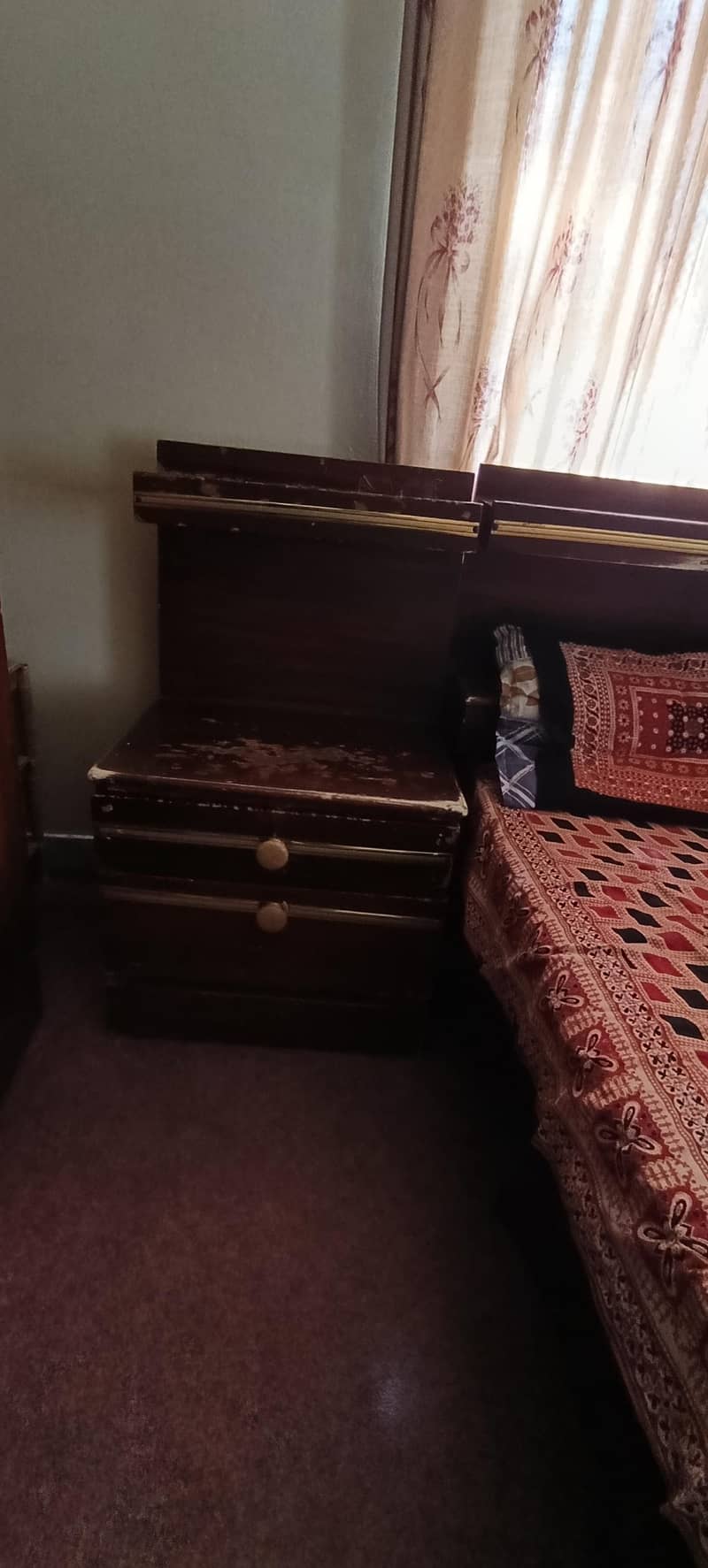 bed, dressing table, side board 1