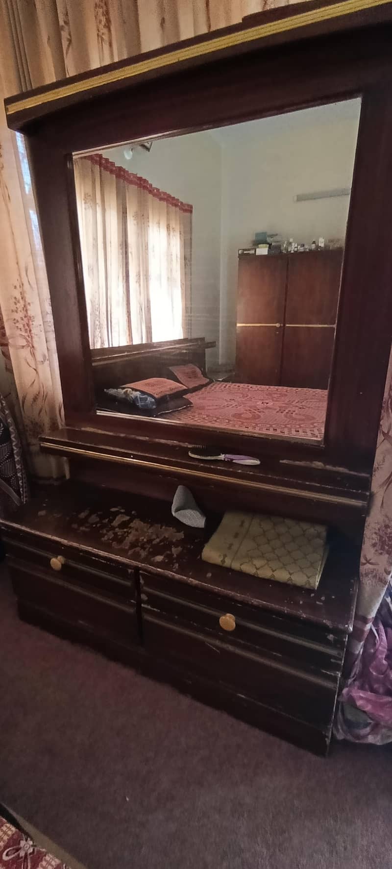 bed, dressing table, side board 3