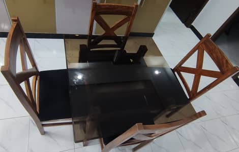 Dinning table with 4 chairs