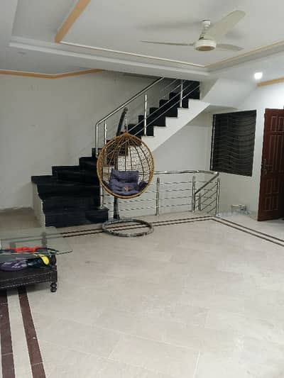 Umar Blok 7 Marla Corner Full House With Gas Good Condition Proper 3 Bedroom Attach Washroom