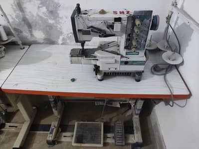 Flat lock machine 9/10 condition