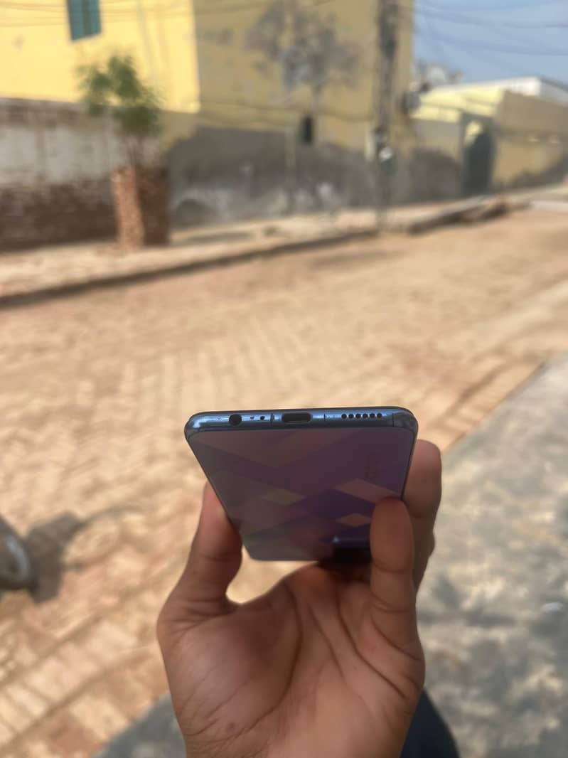 Vivo V21 e: Elevate Your Mobile Experience 3