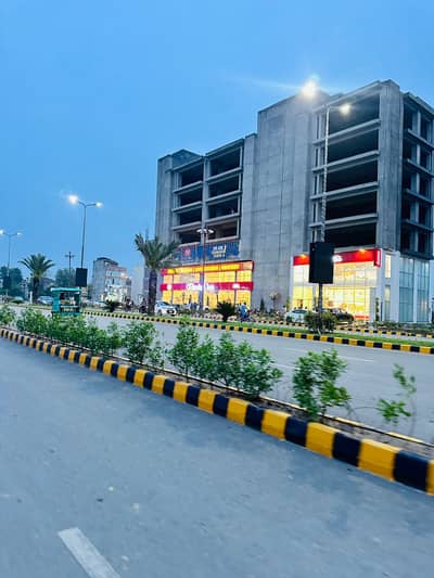 05 MARLA MAIN BOULEVARD BROADWAY COMMERCIAL HOT LOCATION PLOTS