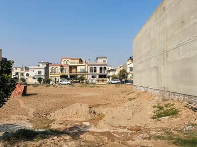 **Prime 10 Marla Plot For Sale In Park View City, Lahore**