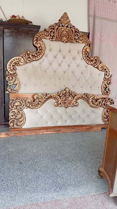 Bed set with side tables and dressing table