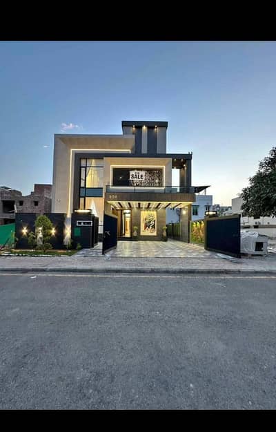 **10 Marla Luxury House For Sale In Park View City, Lahore. **