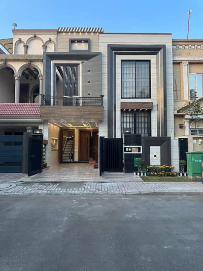 **5 Marla ElegantHouse For Sale In Park View City, Lahore. **