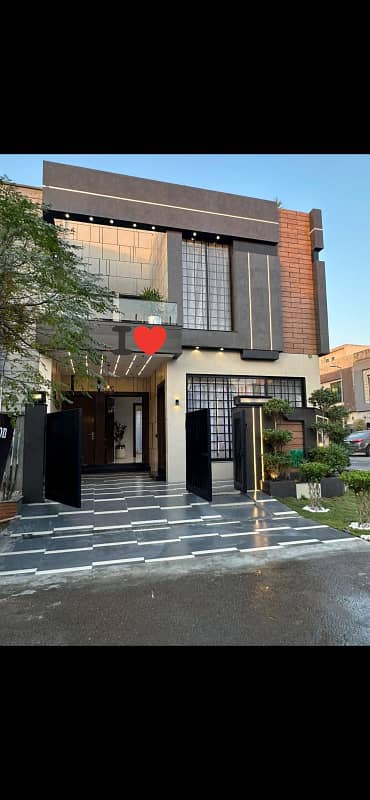 **5 Marla Luxury House For Sale In Park View City, Lahore. **