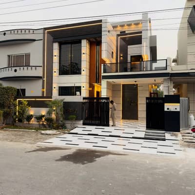 **10 Marla Luxury House For Sale In Park View City, Lahore. **
