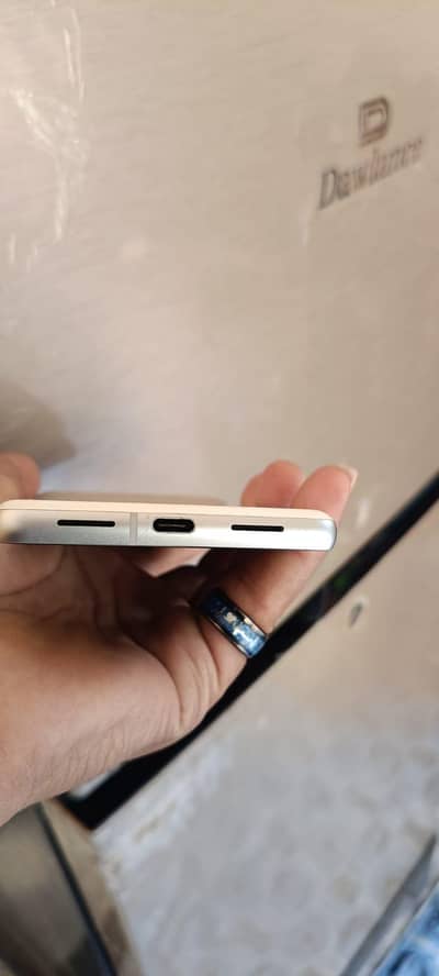 google pixe 7.8-128 PTA penal change achy wala lga hai l.