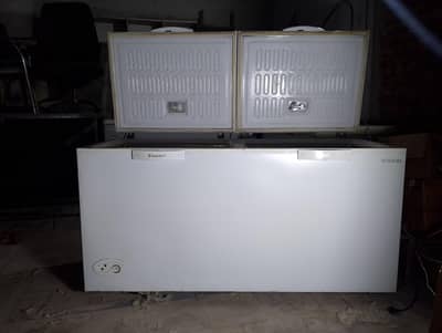 Waves full size Double door 18cft deep freezer in very good condition