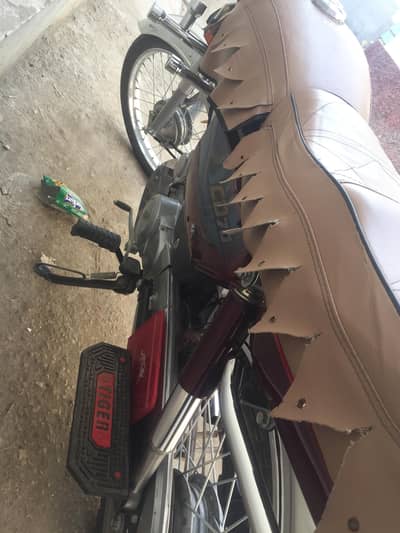 CD 70 2024 Model New Condition for sale Whatsapp 03317768280