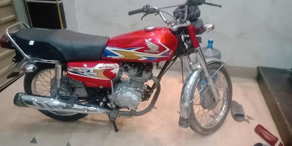 ون ہینڈ ہے کاغزات مکمل ہیں بائیو میٹرک موجود ہے