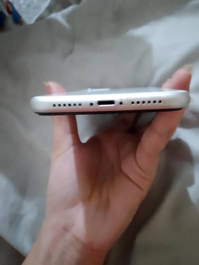 non pta iphone 11 White colors battery health 81