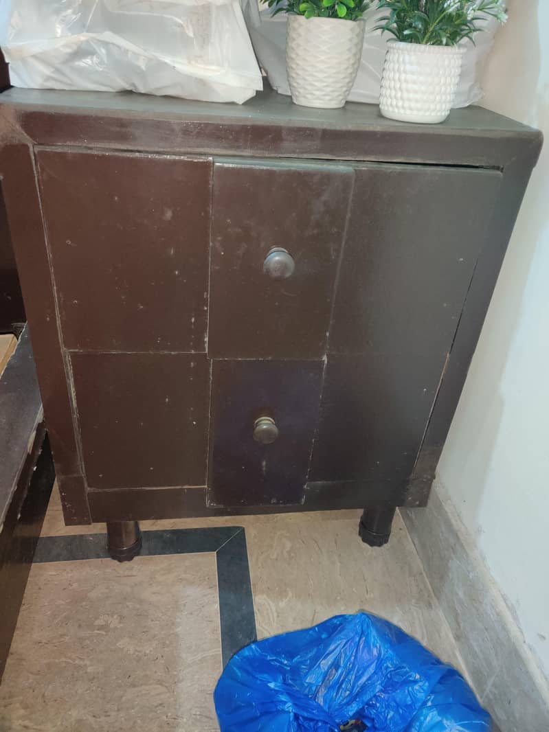 Bed | Side Tables | Dressing 4