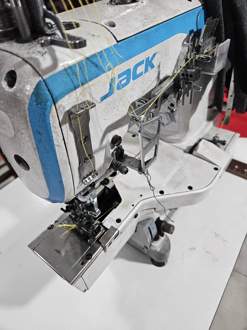 مشین اوورلاک اور فلیٹیہ مشین آپریٹر 1