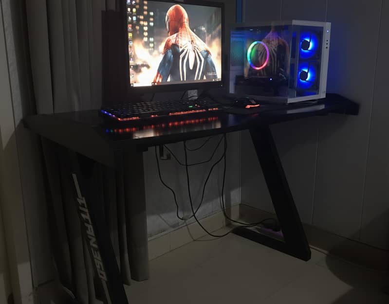 Gaming PC Setup With Table 0