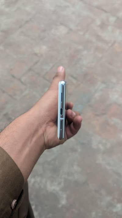 12gb ram And 128gb rom only one dot