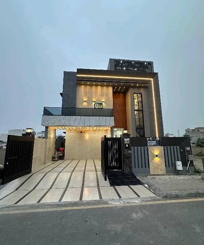 Prime Location 10 Marla House For sale In Royal Palm City Gujranwala